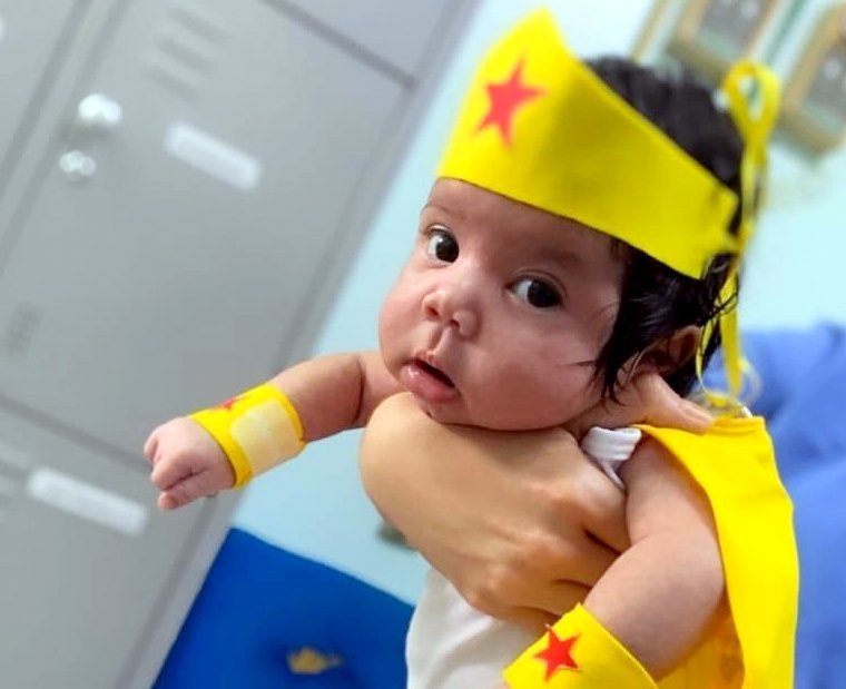 Primeira bebê que contraiu Covid-19 no Tocantins recebe alta sob aplausos dos profissionais de saúde | Veja vídeo