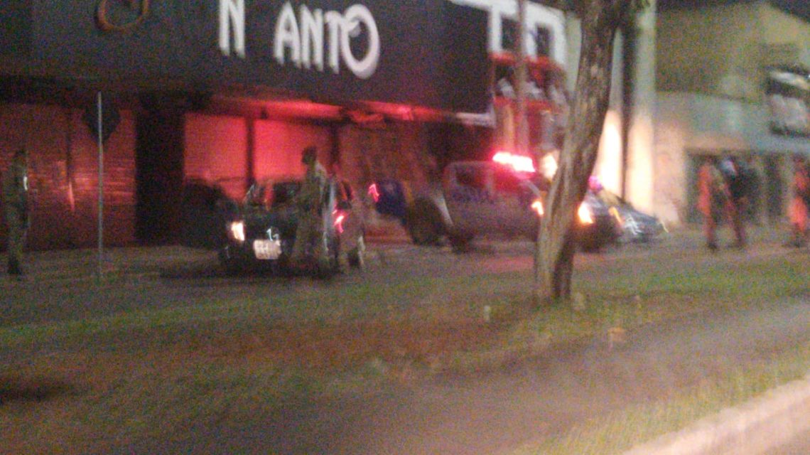 Ladrão é baleado após roubar carro e trocar tiros com a Força Tática na região sul de Palmas