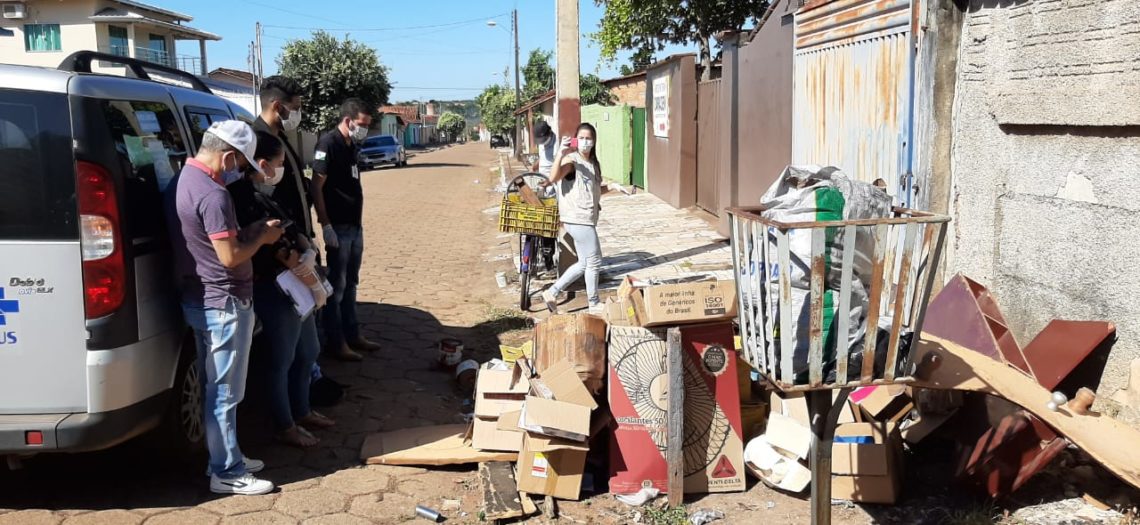 Funcionários da Vigilância Sanitária sofrem desacato enquanto recolhem lixo hospitalar em calçada de Guaraí