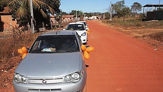 Escola de Guaraí faz delivery de máscaras e álcool em gel para moradores da região