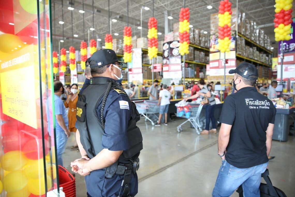 Supermercado atacadista responsável por causar aglomeração durante inauguração é notificado e multado pela Prefeitura de Palmas